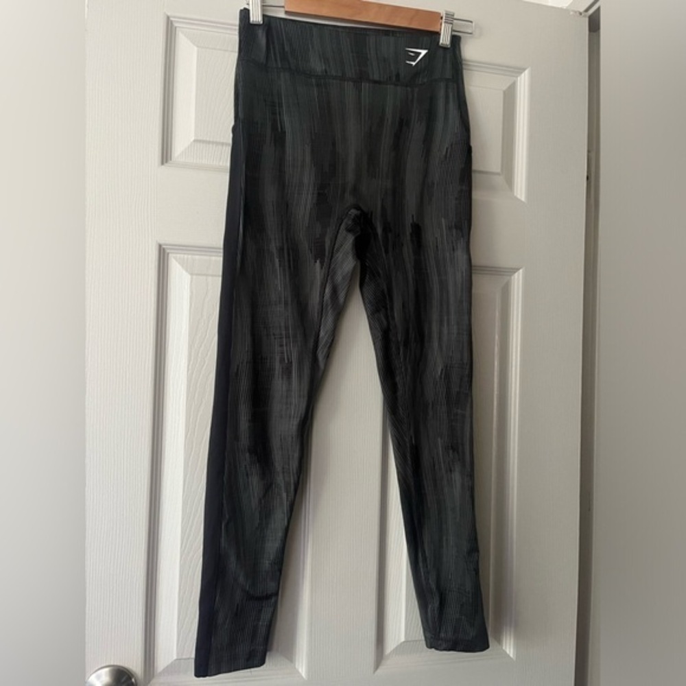 Gymshark Leggings Women’s Gray Striped High Waisted Pockets Athleisure Gym‎ Sz M
